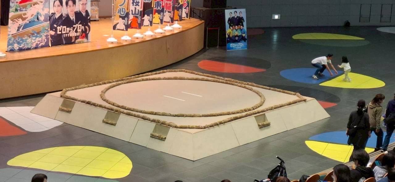 イベント会場に設営された本格的な土俵