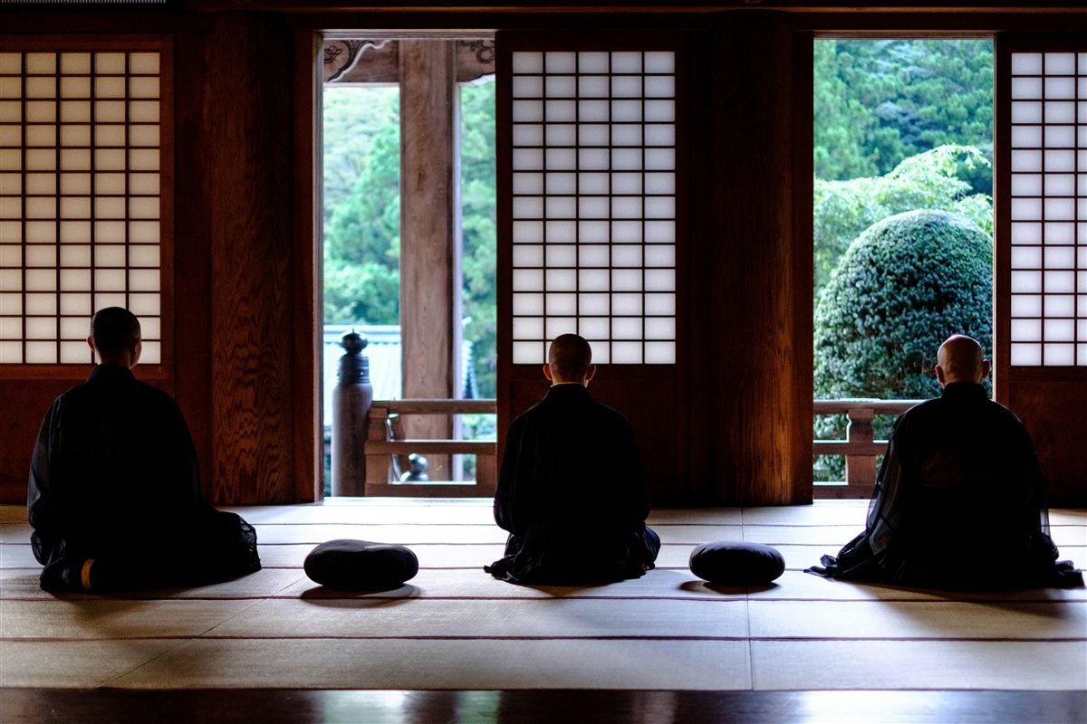 寺院での座禅体験の様子
