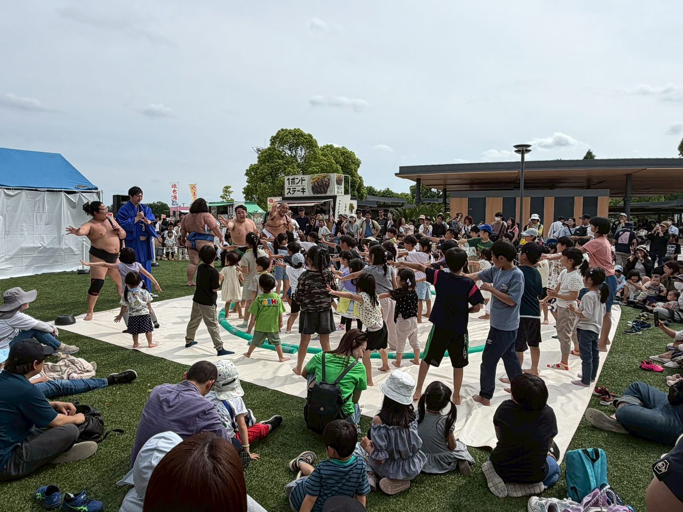 JRAイベントで司会を務める林家希林