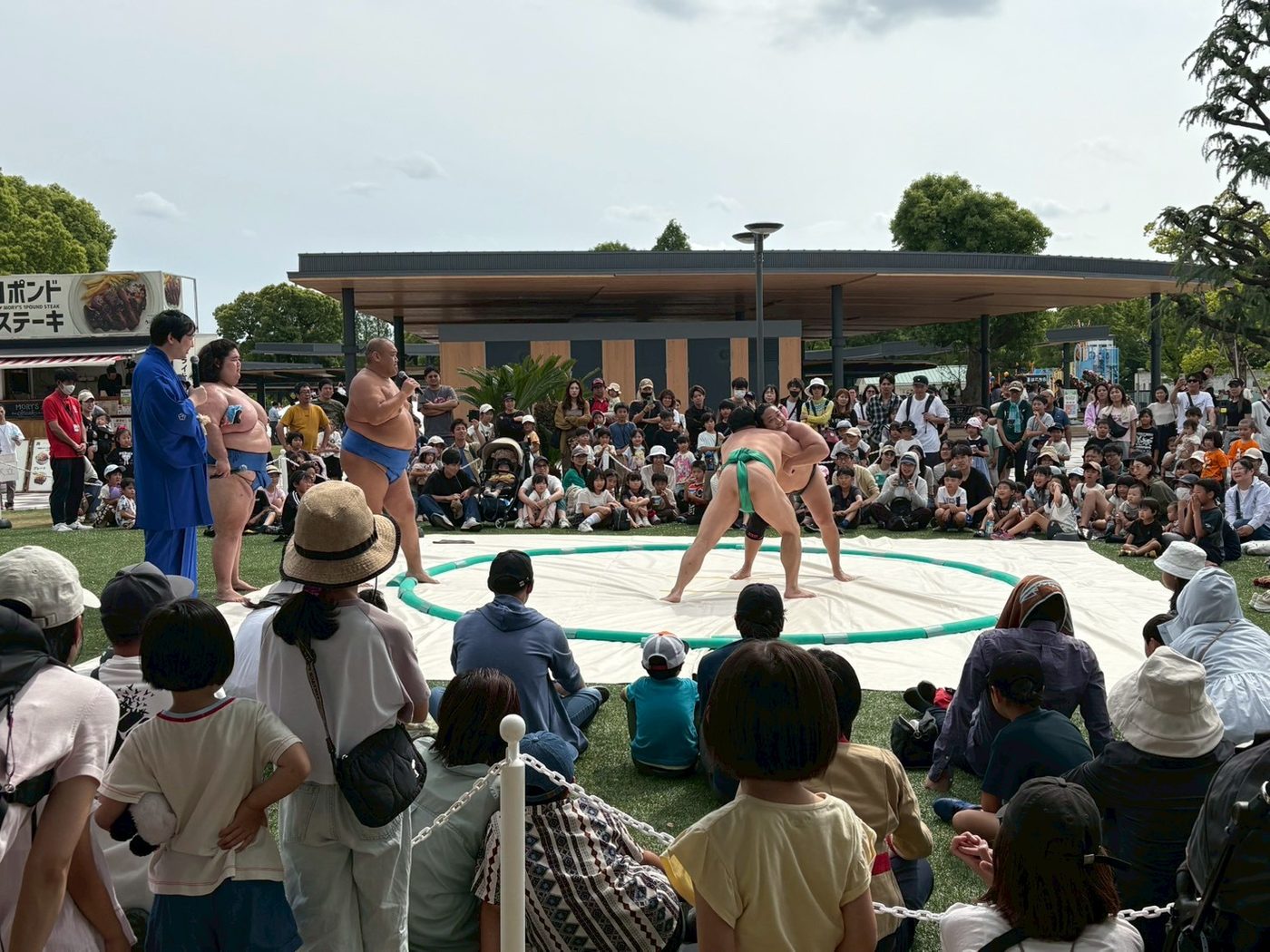 元力士による取組の実演