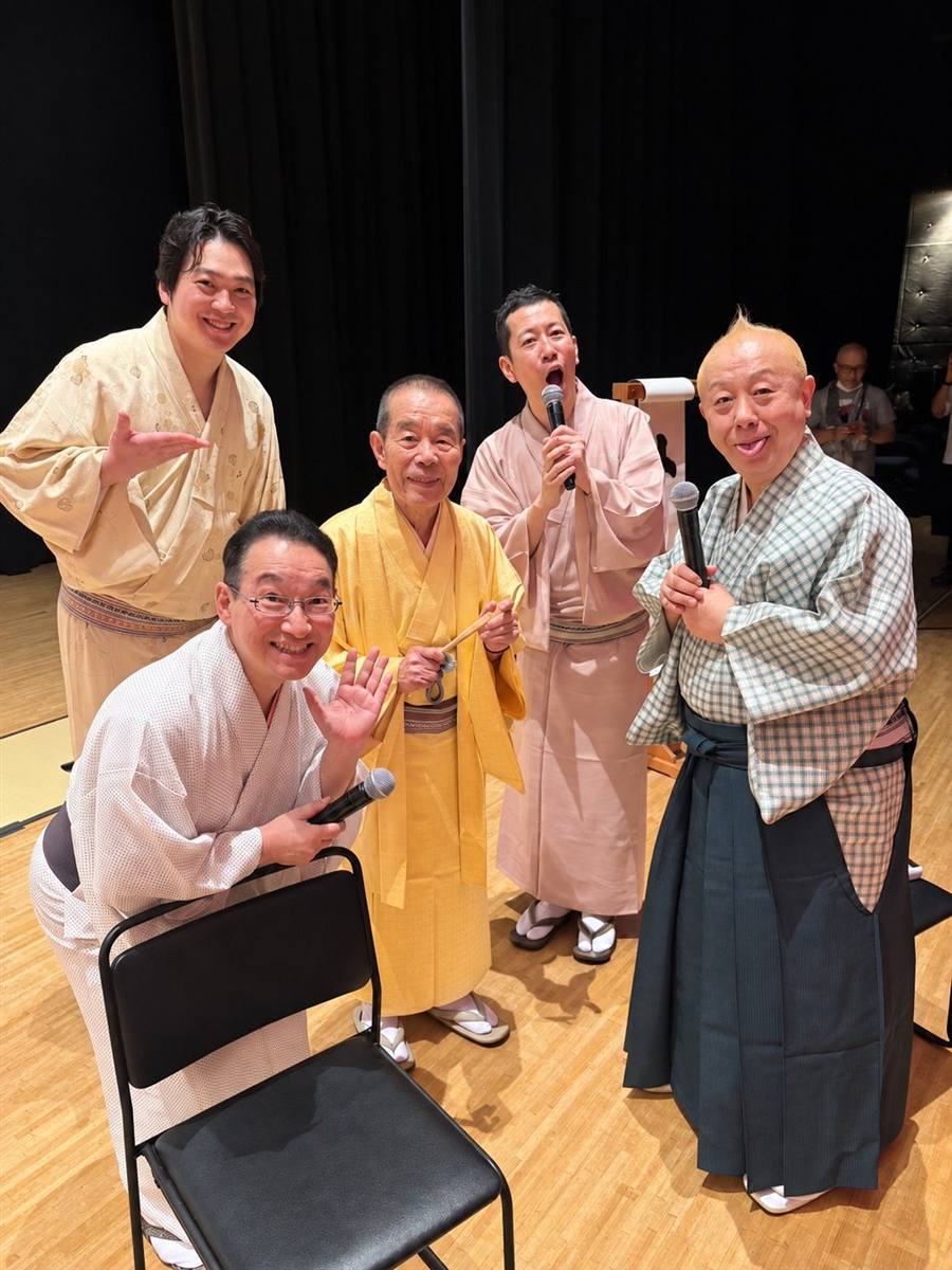 木久扇祭りの出演者による集合写真